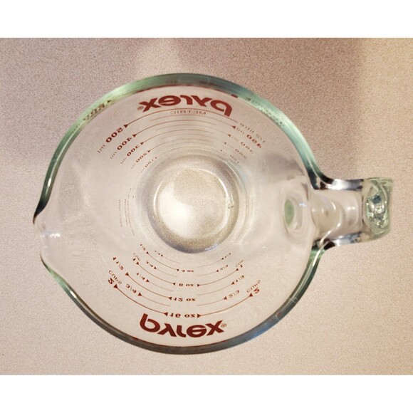 Pyrex 2 cup glass measuring cup - Picture 5 of 6